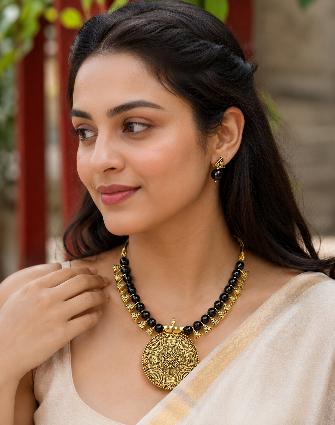 Beautiful Brass and Beads Contemporary Traditional Necklace Set Black
