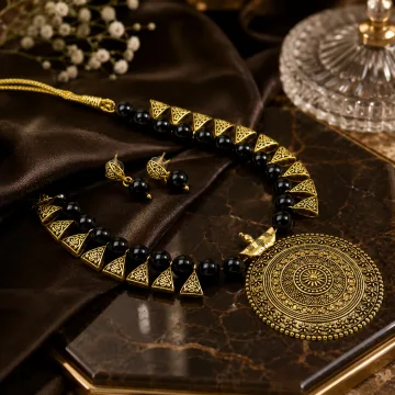 Beautiful Brass and Beads Contemporary Traditional Necklace Set Black